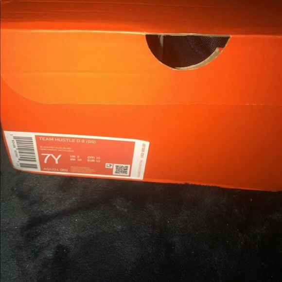 NIKE TEAM HUSTLE D 9 (GS) BASKETBALL SNEAKERS 7Y - Picture 6 of 7